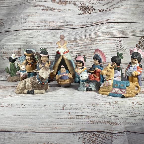 Vintage 13 Piece Native American Nativity Set - Picture 13 of 16
